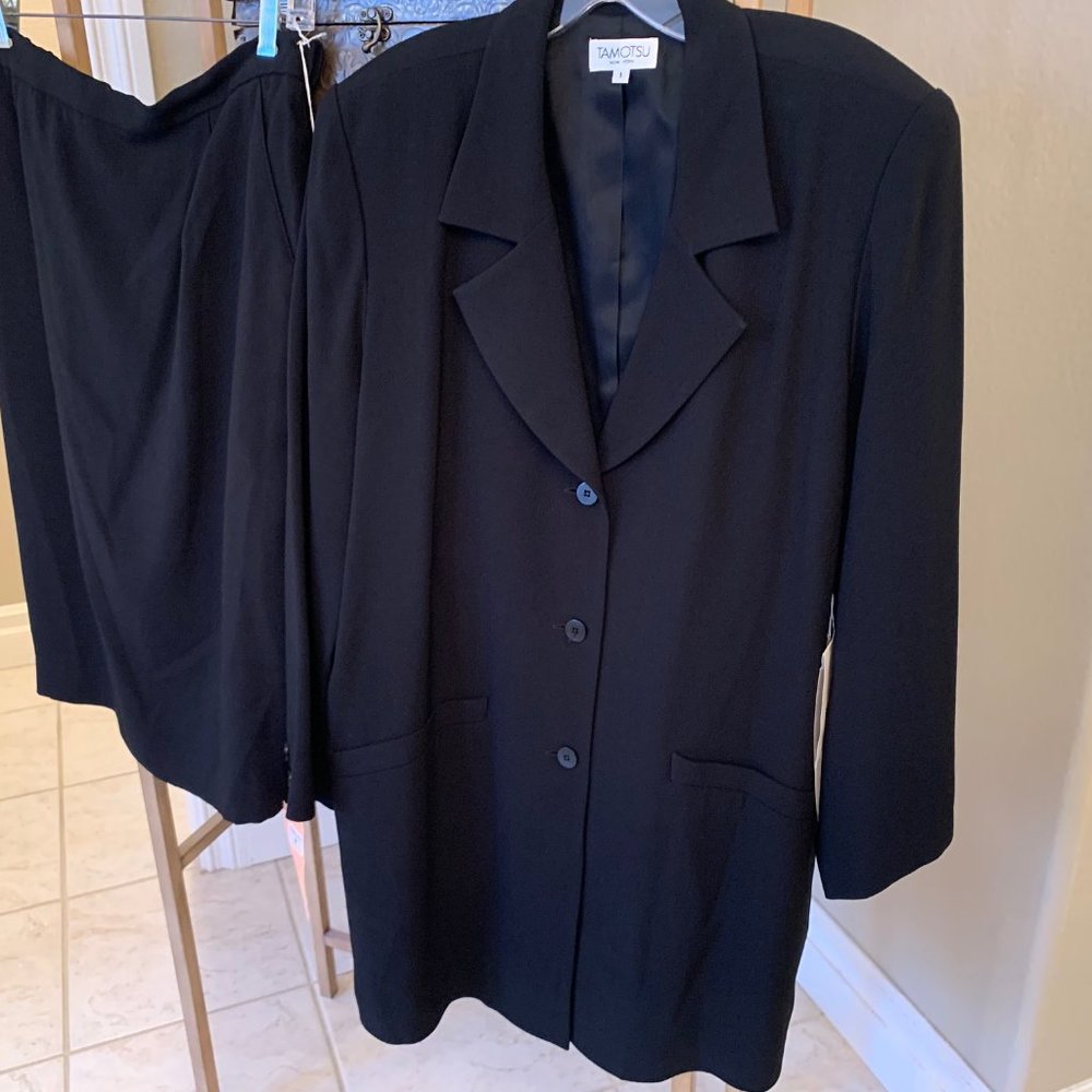 Tamotsu New York Women's Black 2-piece Suit, Jacket and Skirt. NWT.